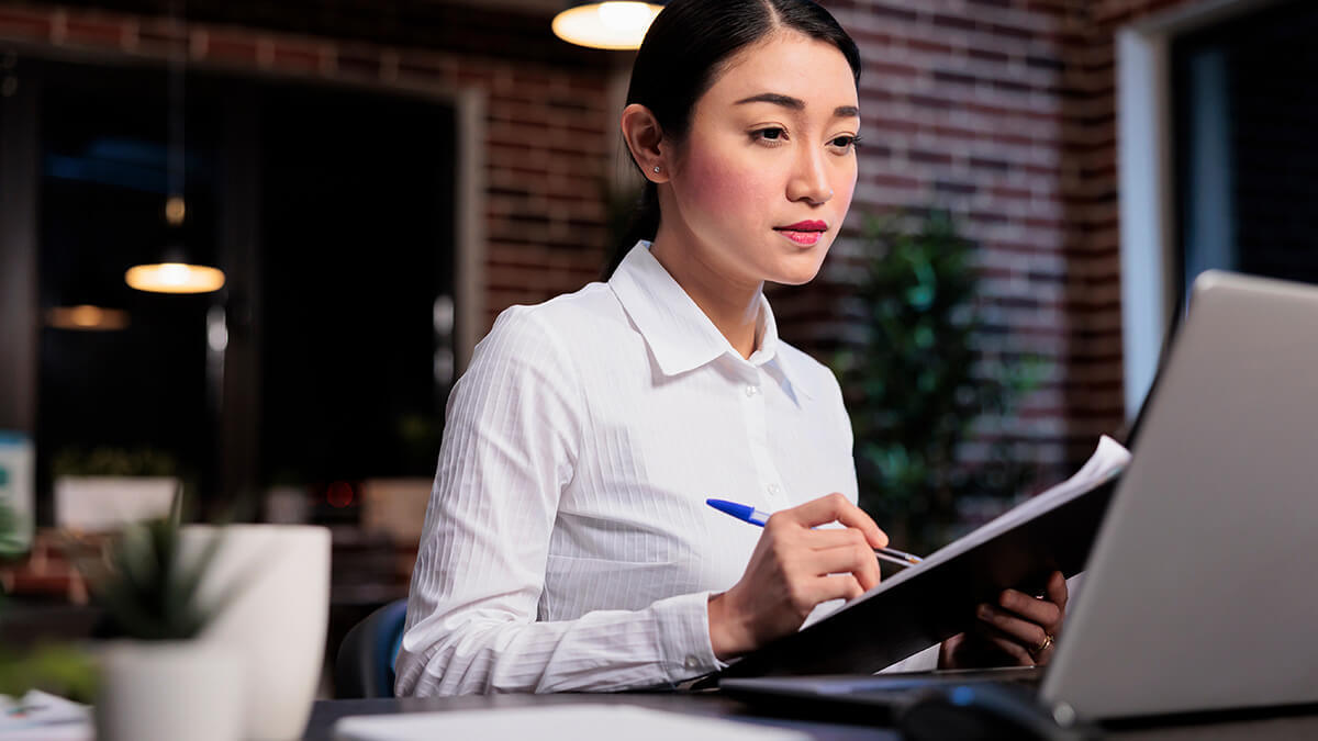 Woman learning how long to keep accounting records.