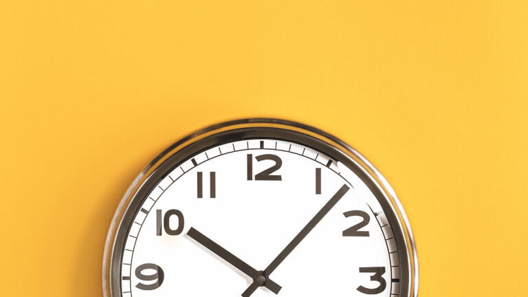 Clock showing the time 10:07 on a yellow background