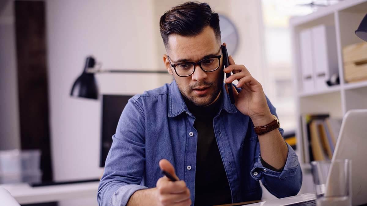 Slightly stressed man on the phone.