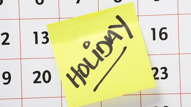 Sticky note that says "Holiday" on a calendar.